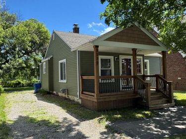 2230 Montroyal Avenue, Waterford Twp, MI 48328