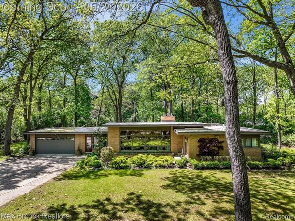 255 N Berkshire Road, Bloomfield Hills, MI 48302