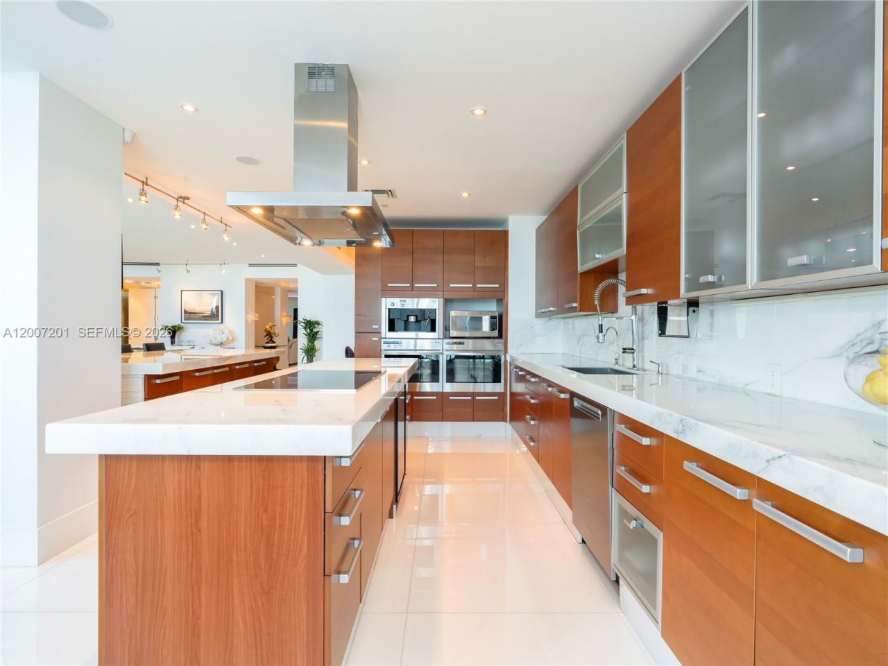 5959 Collins Ave , Unit 906, Miami Beach, FL 33140 Photo