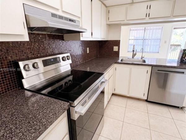 10038 Winding Lake, Unit 204, South Miami, FL 33351