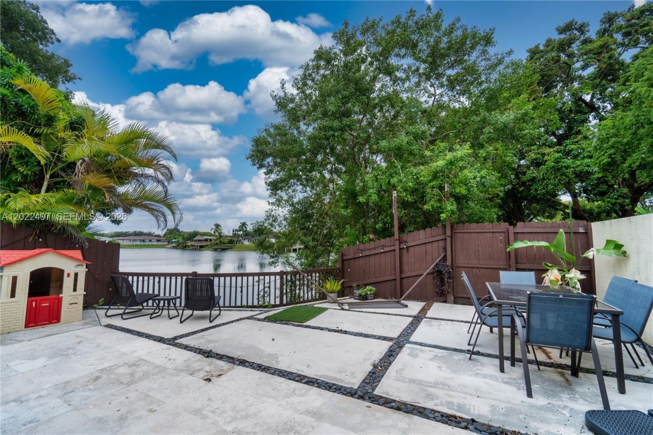 13932 Kendale Lakes Dr , Unit 13932, Miami, FL 33183 Photo