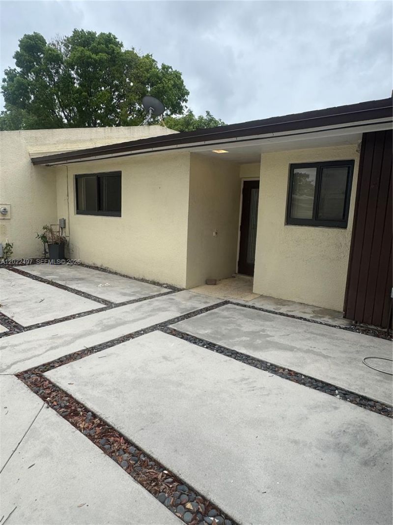 13932 Kendale Lakes Dr , Unit 13932, Miami, FL 33183 Photo