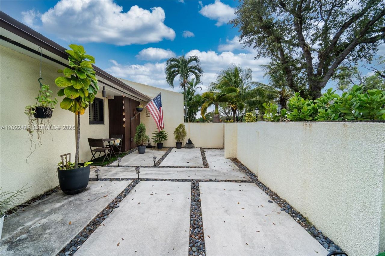 13932 Kendale Lakes Dr , Unit 13932, Miami, FL 33183 Photo