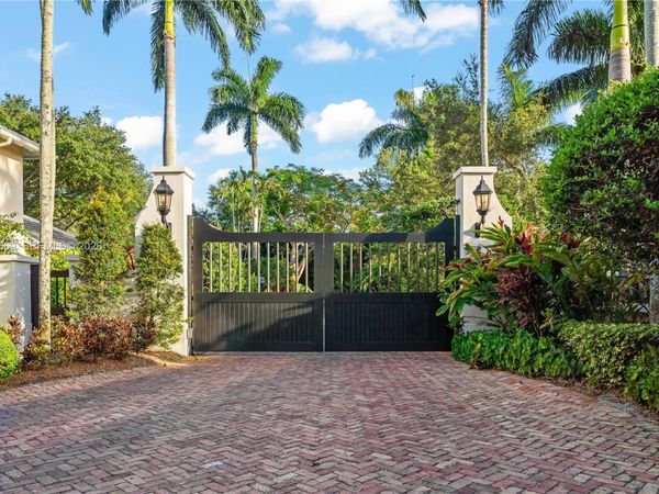 5700 SW 86th St , South Miami, FL 33143