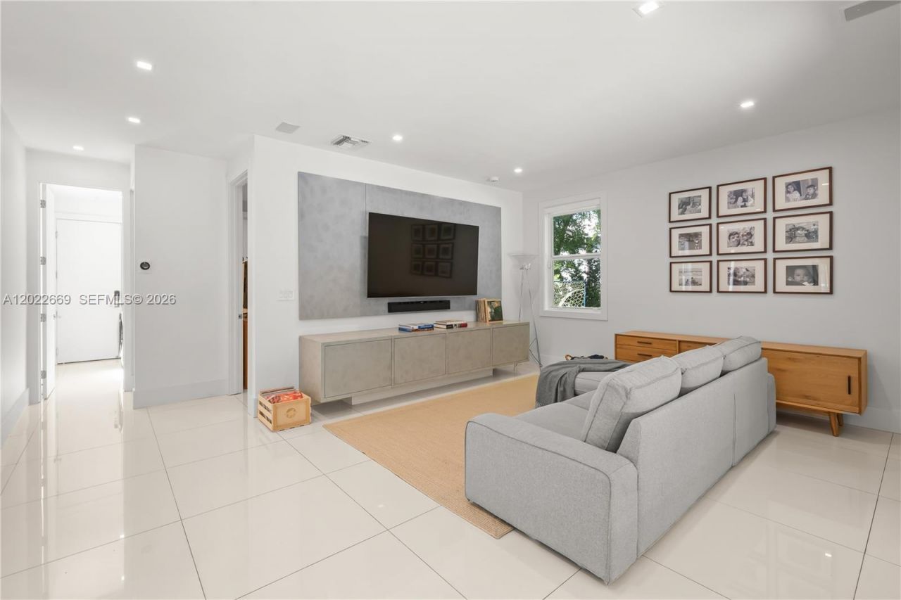 5700 SW 86th St , South Miami, FL 33143 Photo