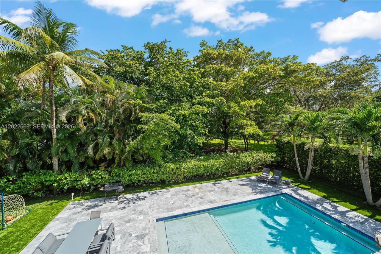 5700 SW 86th St , South Miami, FL 33143 Photo