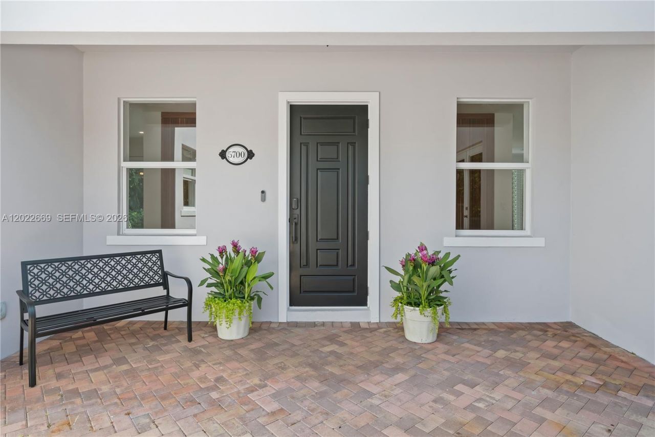 5700 SW 86th St , South Miami, FL 33143 Photo