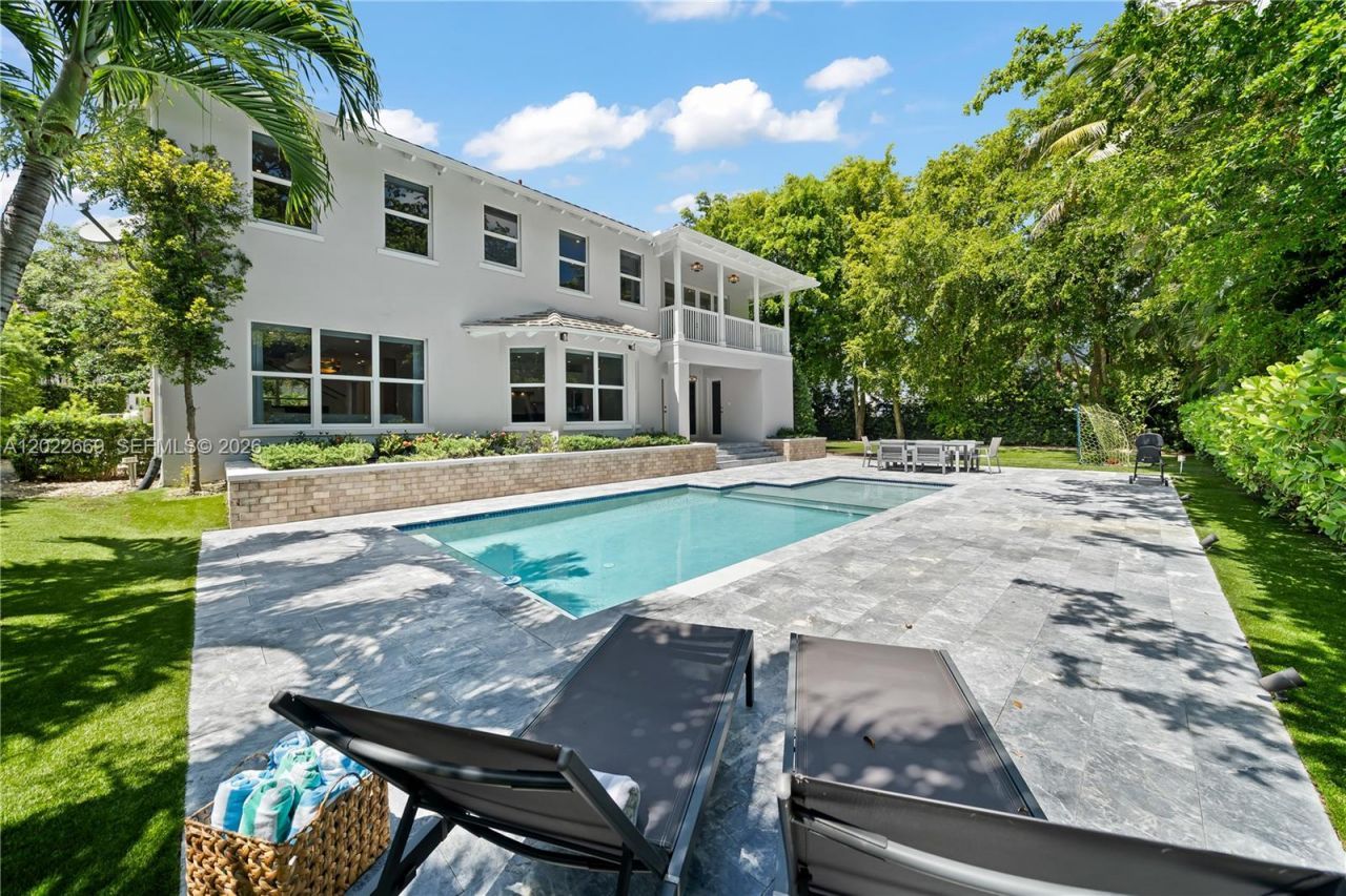 5700 SW 86th St , South Miami, FL 33143 Photo