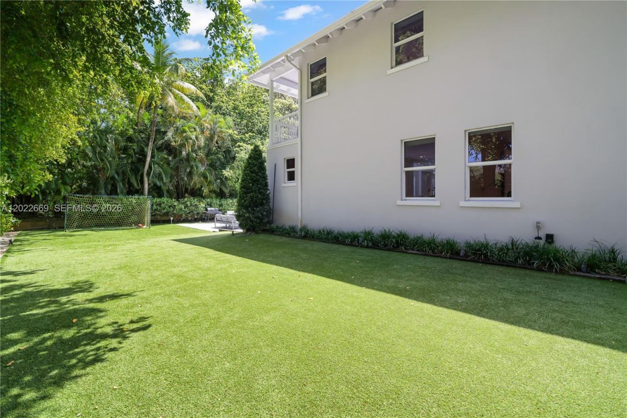 5700 SW 86th St , South Miami, FL 33143 Photo