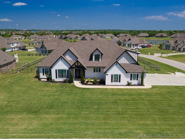 8202 N 150th East Avenue , Owasso, OK 74055