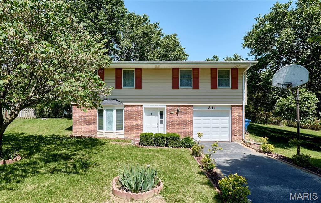 811 Villette Court, Ballwin, MO 63011 Main Photo