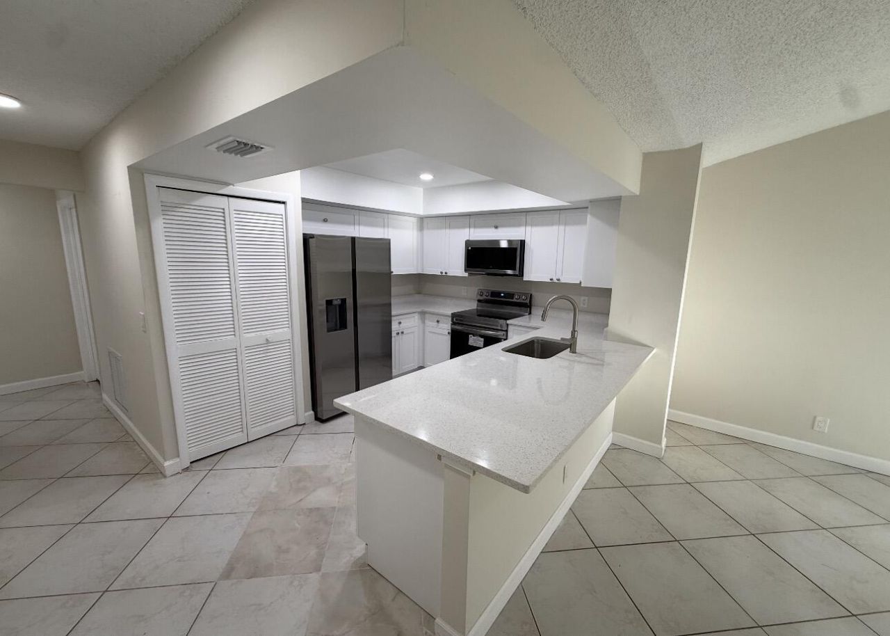 9083 W Highland Pines Drive, Unit 9083, Palm Beach Gardens, FL 33418 Photo