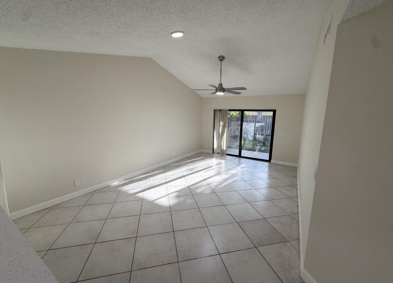 9083 W Highland Pines Drive, Unit 9083, Palm Beach Gardens, FL 33418 Photo
