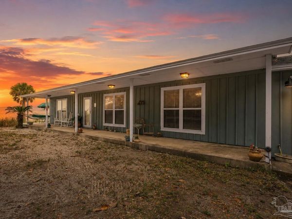 1817 Navarre Sound Cir, Navarre, FL 32566