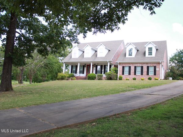 11 Nelson Drive, Holly Springs, MS 38635