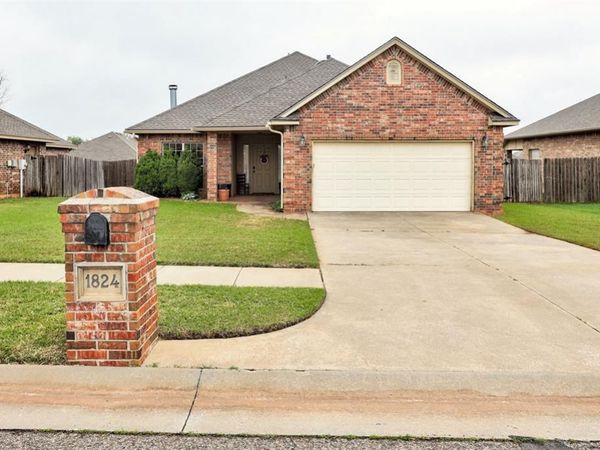 1824 NE 32nd Street, Moore, OK 73160