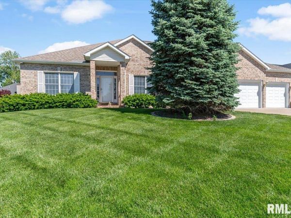 114 HEATHERSTONE Drive, Chatham, IL 62629