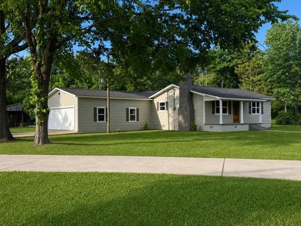 4271 Mt Olivet Road, Batesville, MS 38606