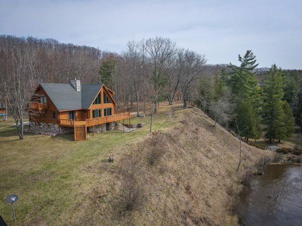 9184 M-37, Wellston, MI 49689
