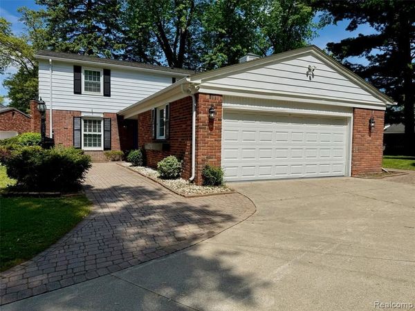 38552 Macintosh Court, Clinton Twp, MI 48036