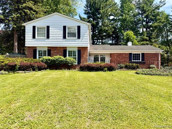 38552 Macintosh Court, Clinton Twp, MI 48036