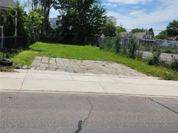 13015 Conant St, Detroit, MI 48212