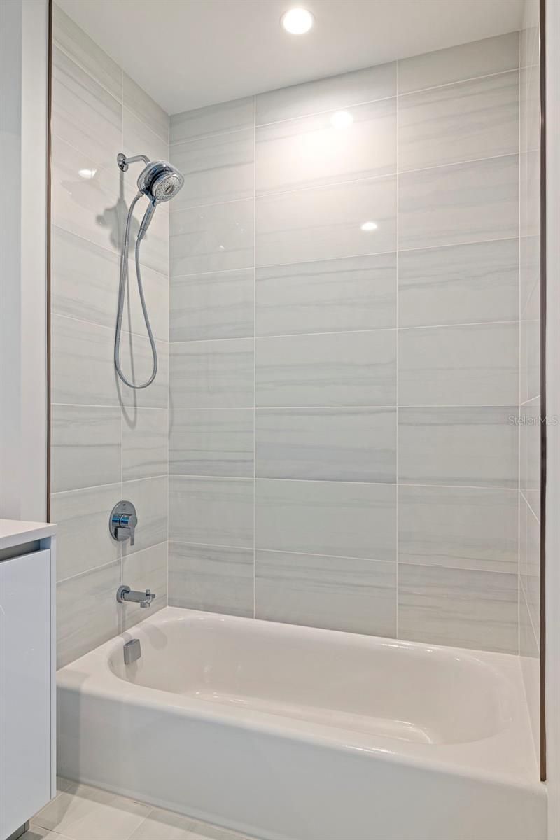 400 Central Avenue , Unit 3906, Saint Petersburg, FL 33701 Photo