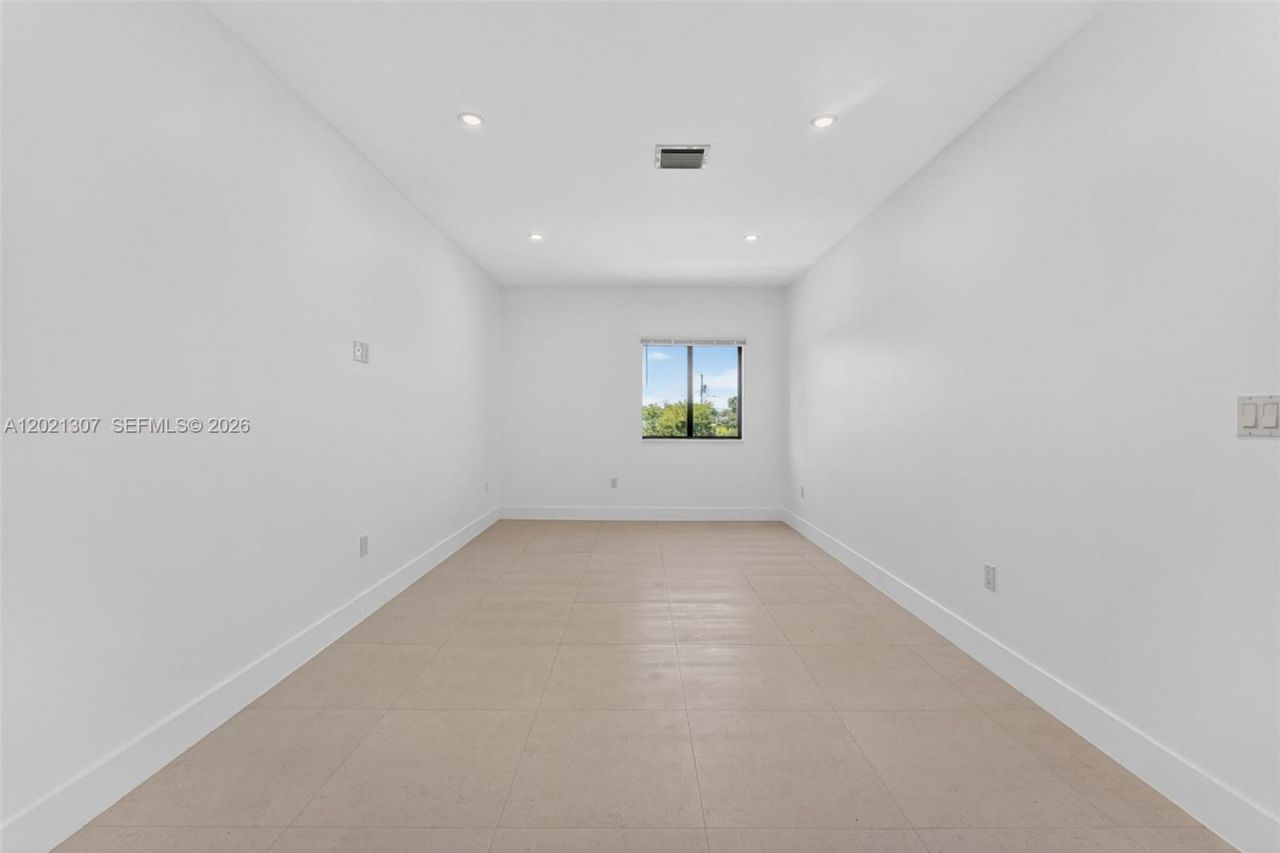 1895 NW 47th Ter , Miami, FL 33142 Photo
