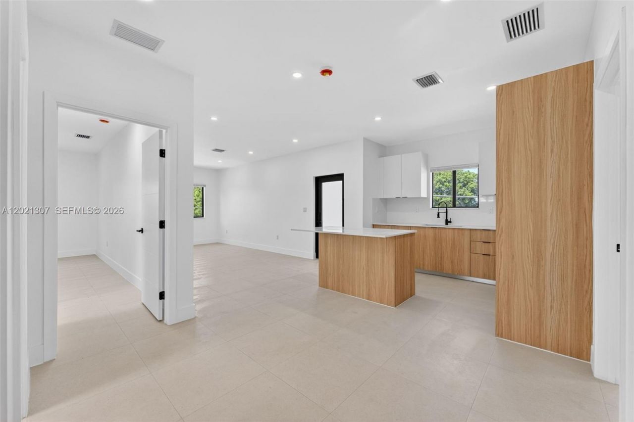 1895 NW 47th Ter , Miami, FL 33142 Photo