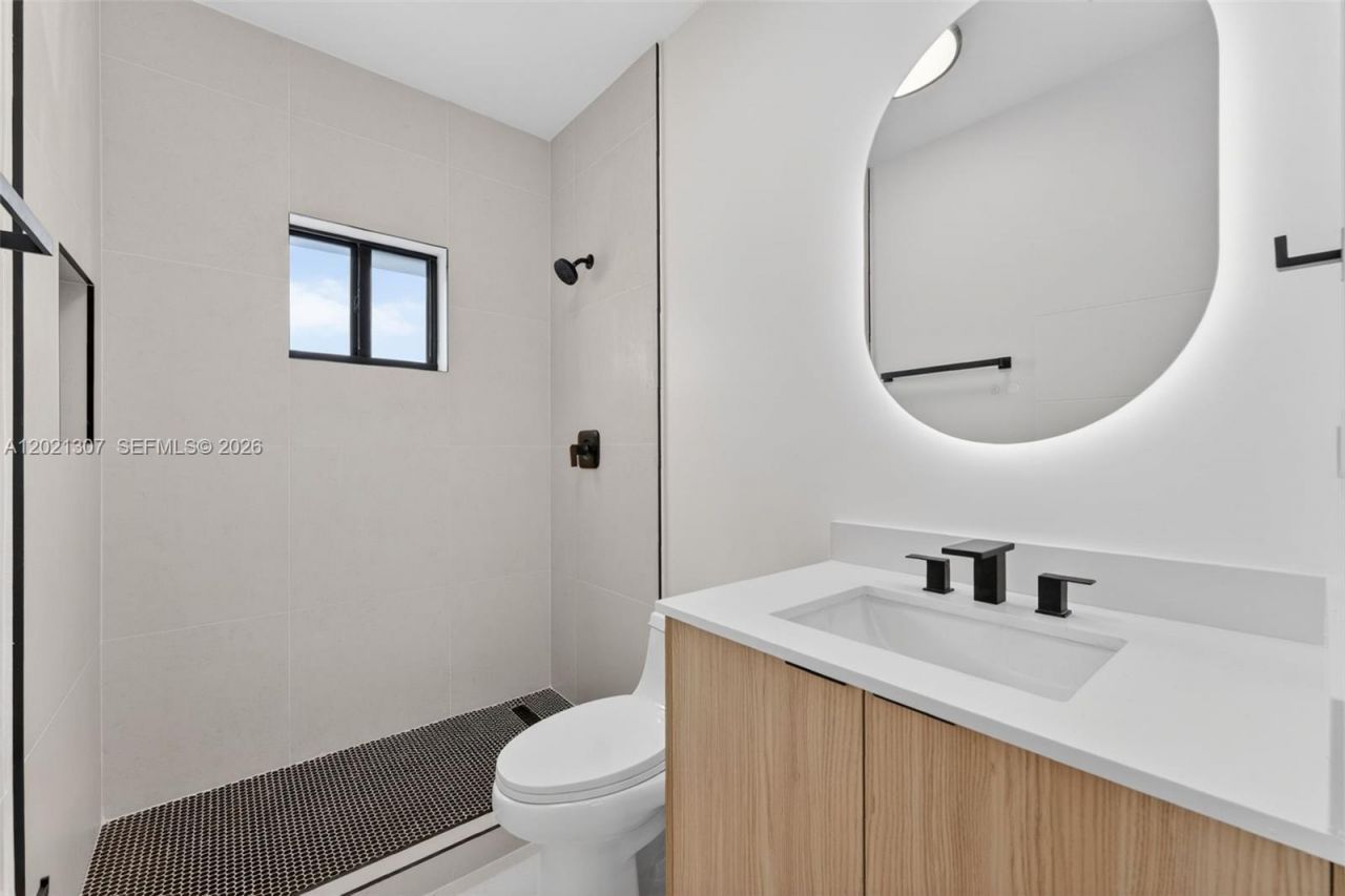 1895 NW 47th Ter , Miami, FL 33142 Photo