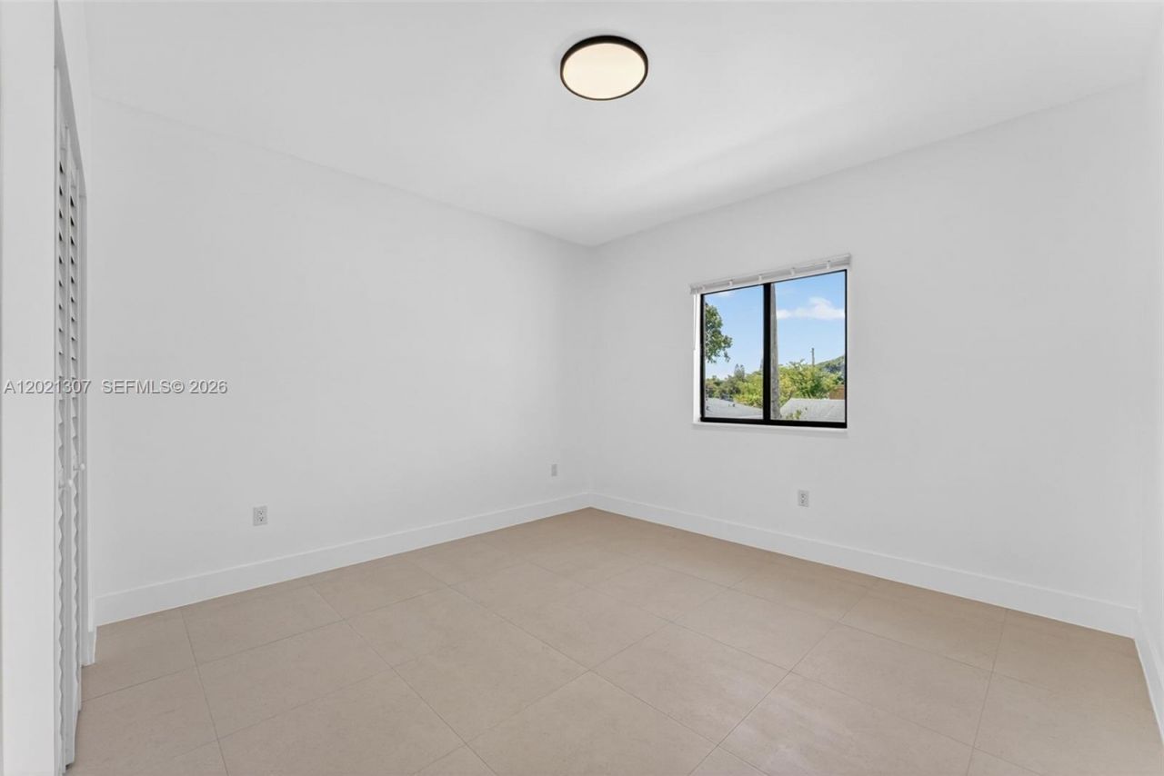 1895 NW 47th Ter , Miami, FL 33142 Photo