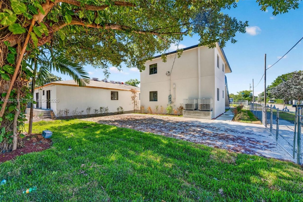 1895 NW 47th Ter , Miami, FL 33142 Photo