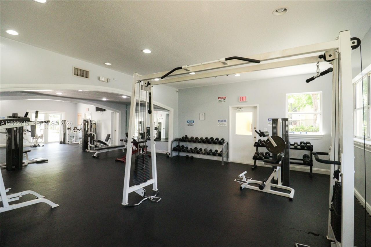 8245 Lake Dr , Unit 405, Doral, FL 33166 Photo