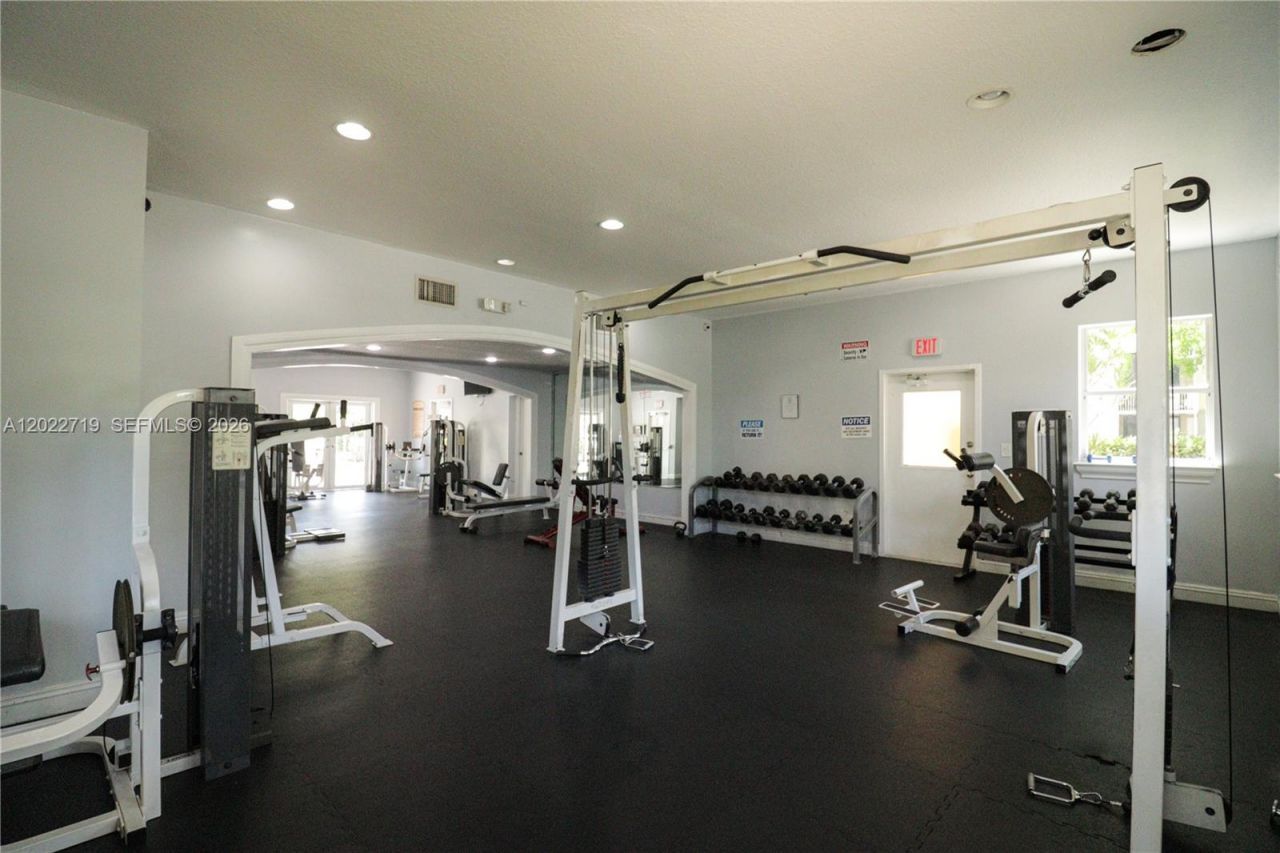 8245 Lake Dr , Unit 405, Doral, FL 33166 Photo