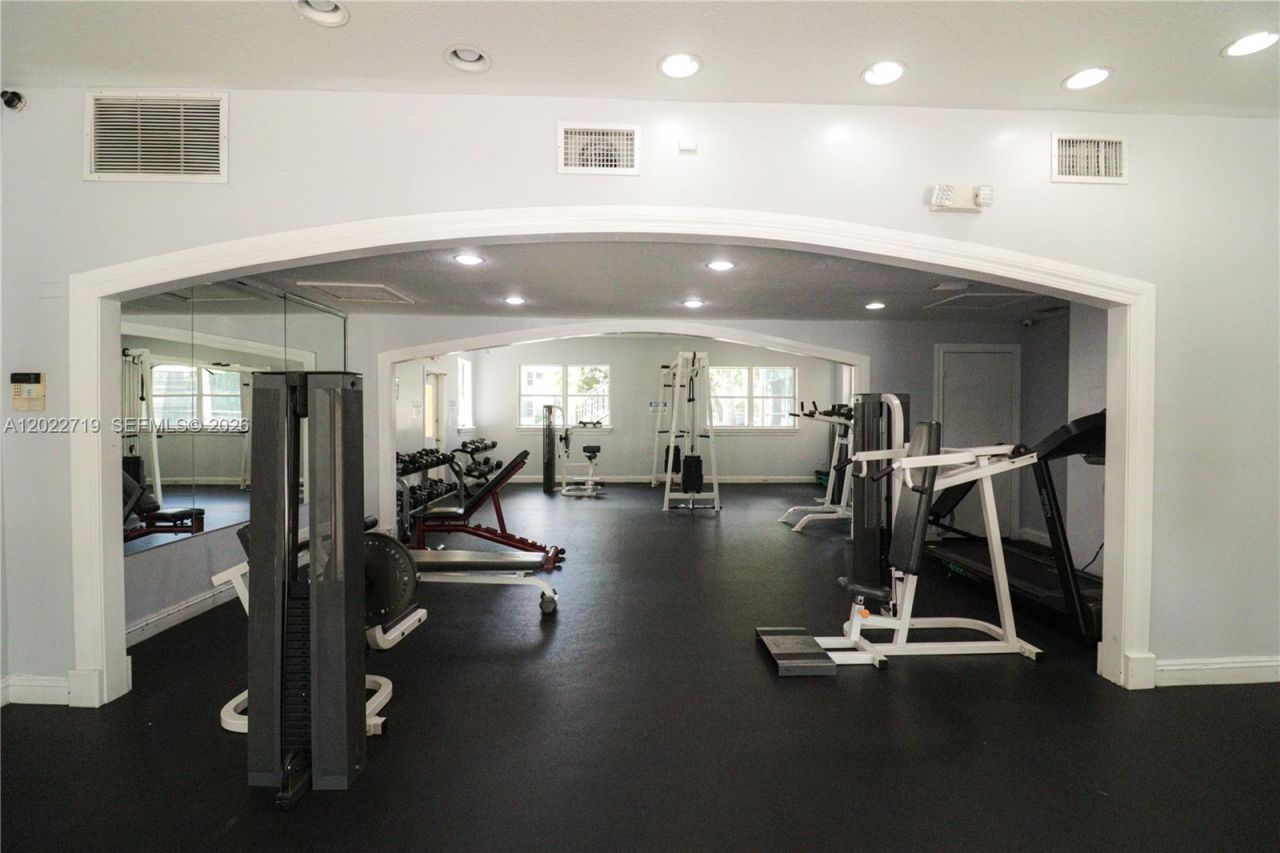 8245 Lake Dr , Unit 405, Doral, FL 33166 Photo
