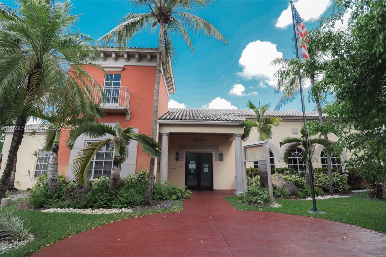 8245 Lake Dr , Unit 405, Doral, FL 33166 Photo