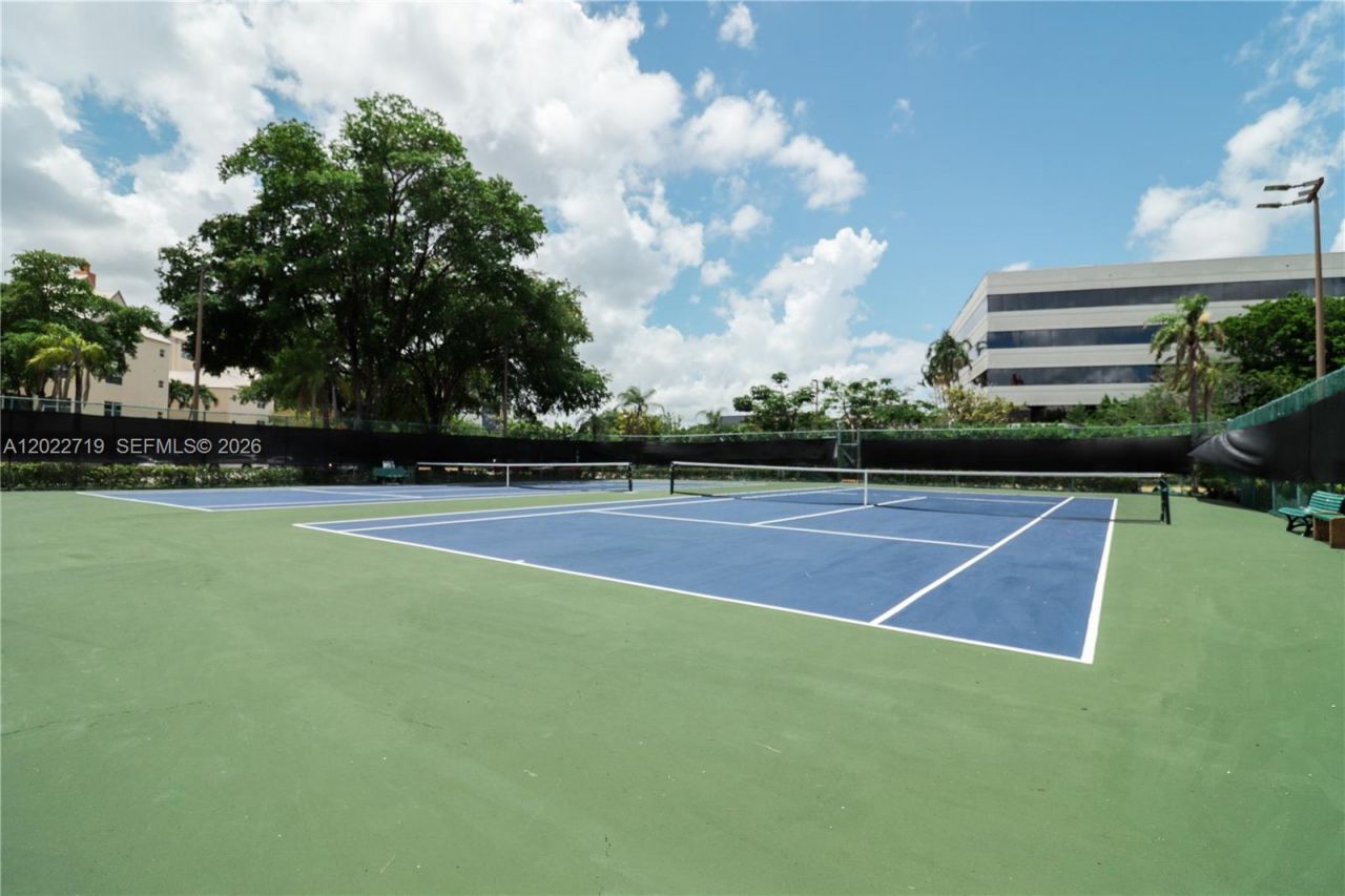 8245 Lake Dr , Unit 405, Doral, FL 33166 Photo