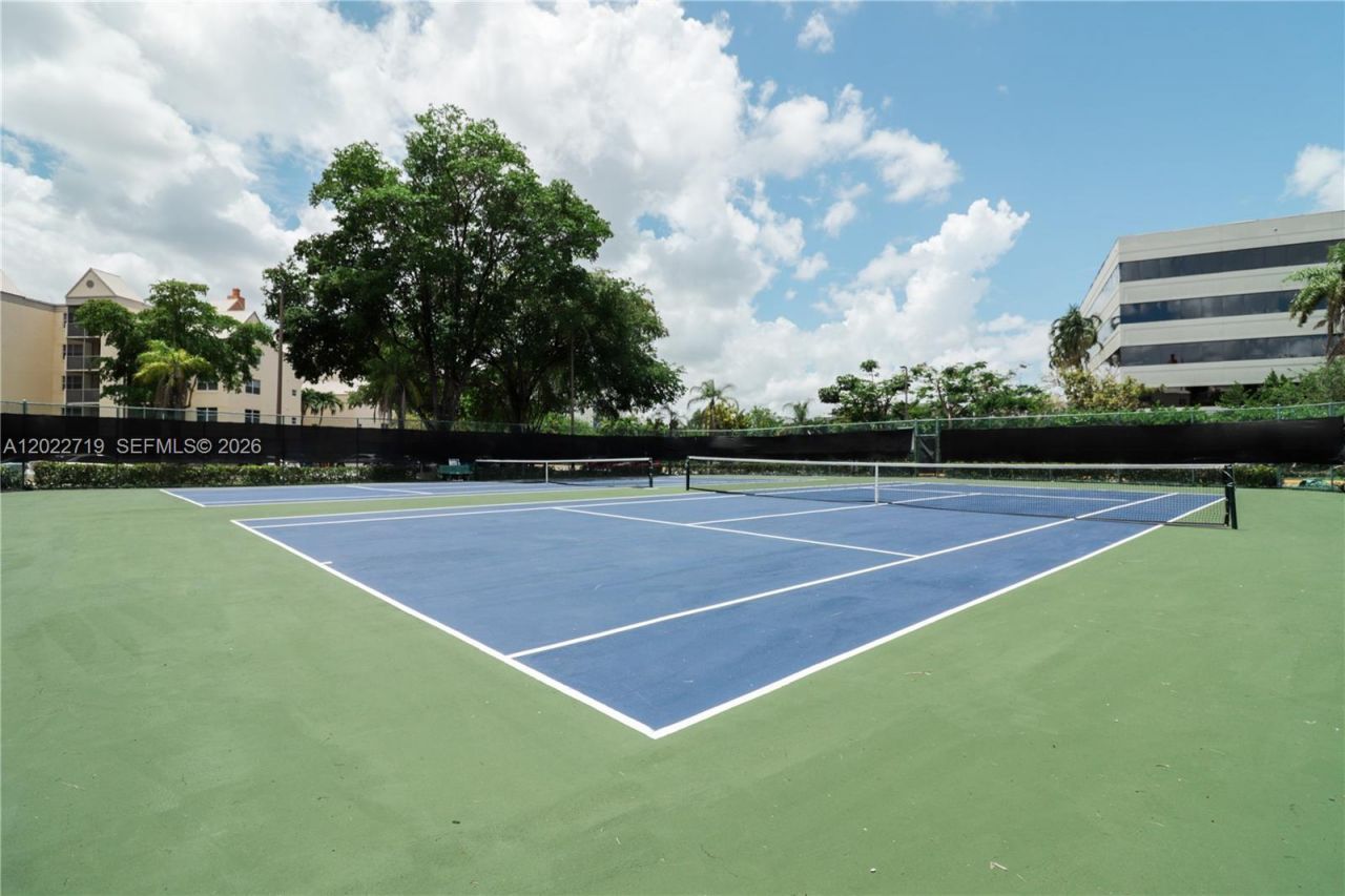 8245 Lake Dr , Unit 405, Doral, FL 33166 Photo