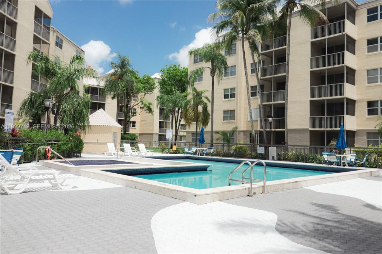 8245 Lake Dr , Unit 405, Doral, FL 33166 Photo