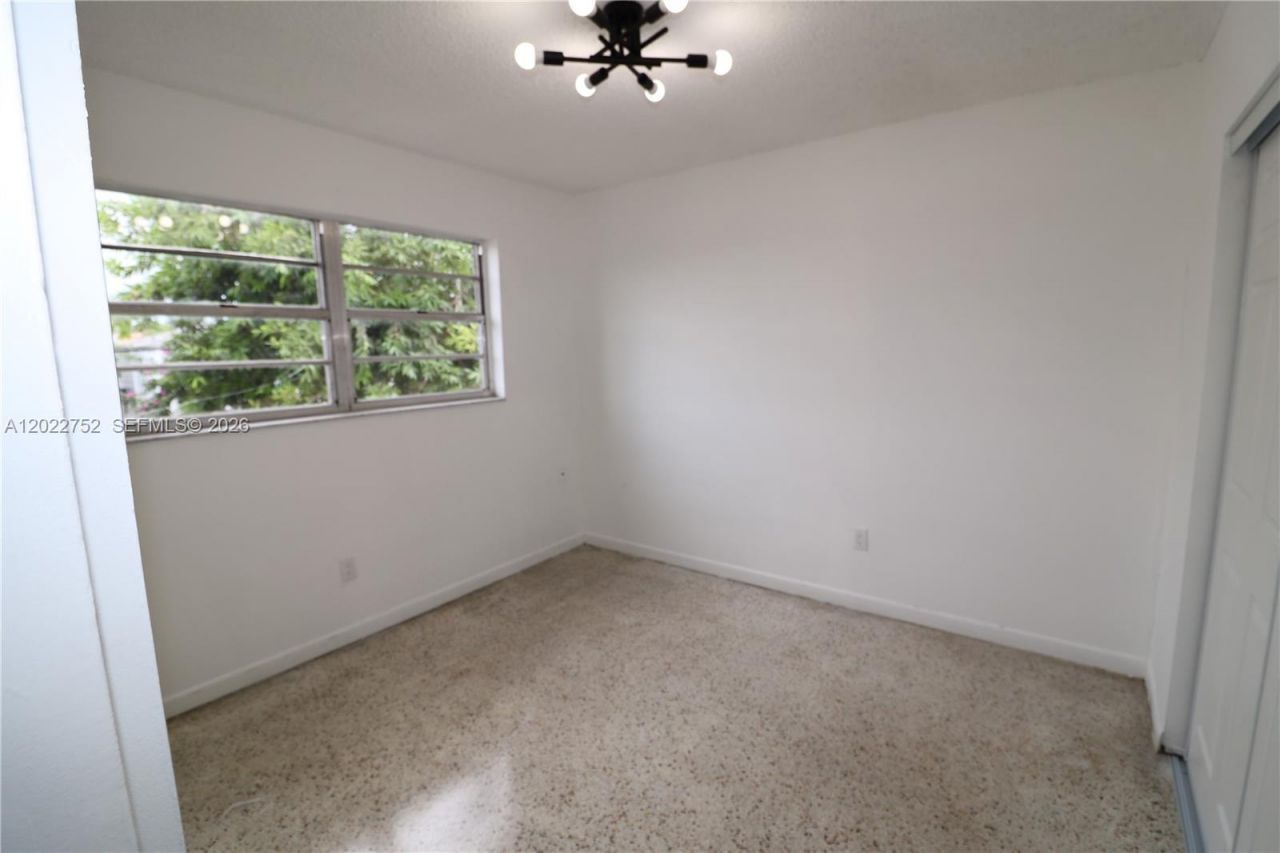 951 SW 7th St , Unit 5, Miami, FL 33130 Photo