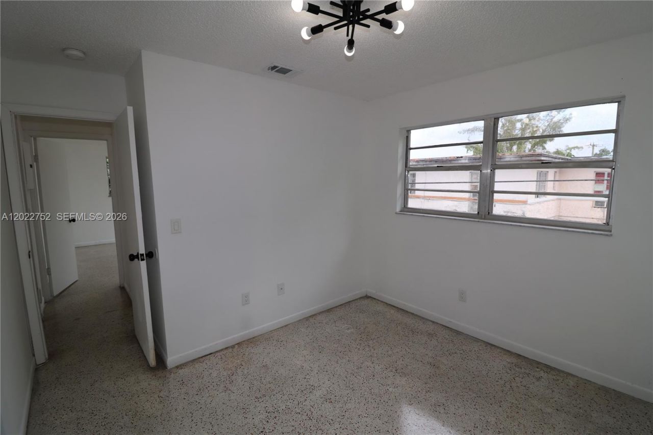 951 SW 7th St , Unit 5, Miami, FL 33130 Photo