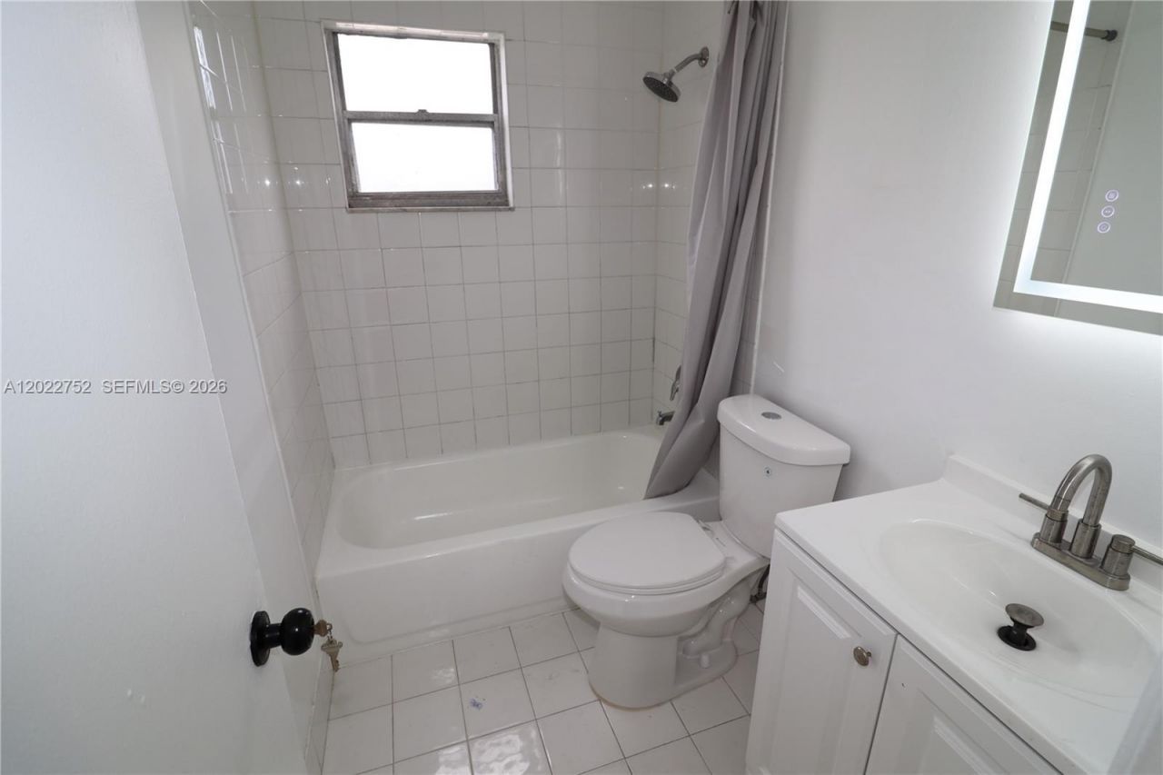 951 SW 7th St , Unit 5, Miami, FL 33130 Photo
