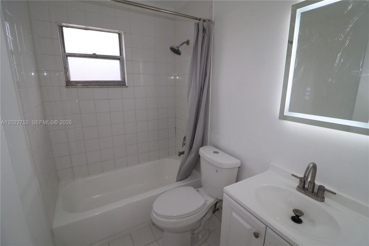 951 SW 7th St , Unit 5, Miami, FL 33130 Photo