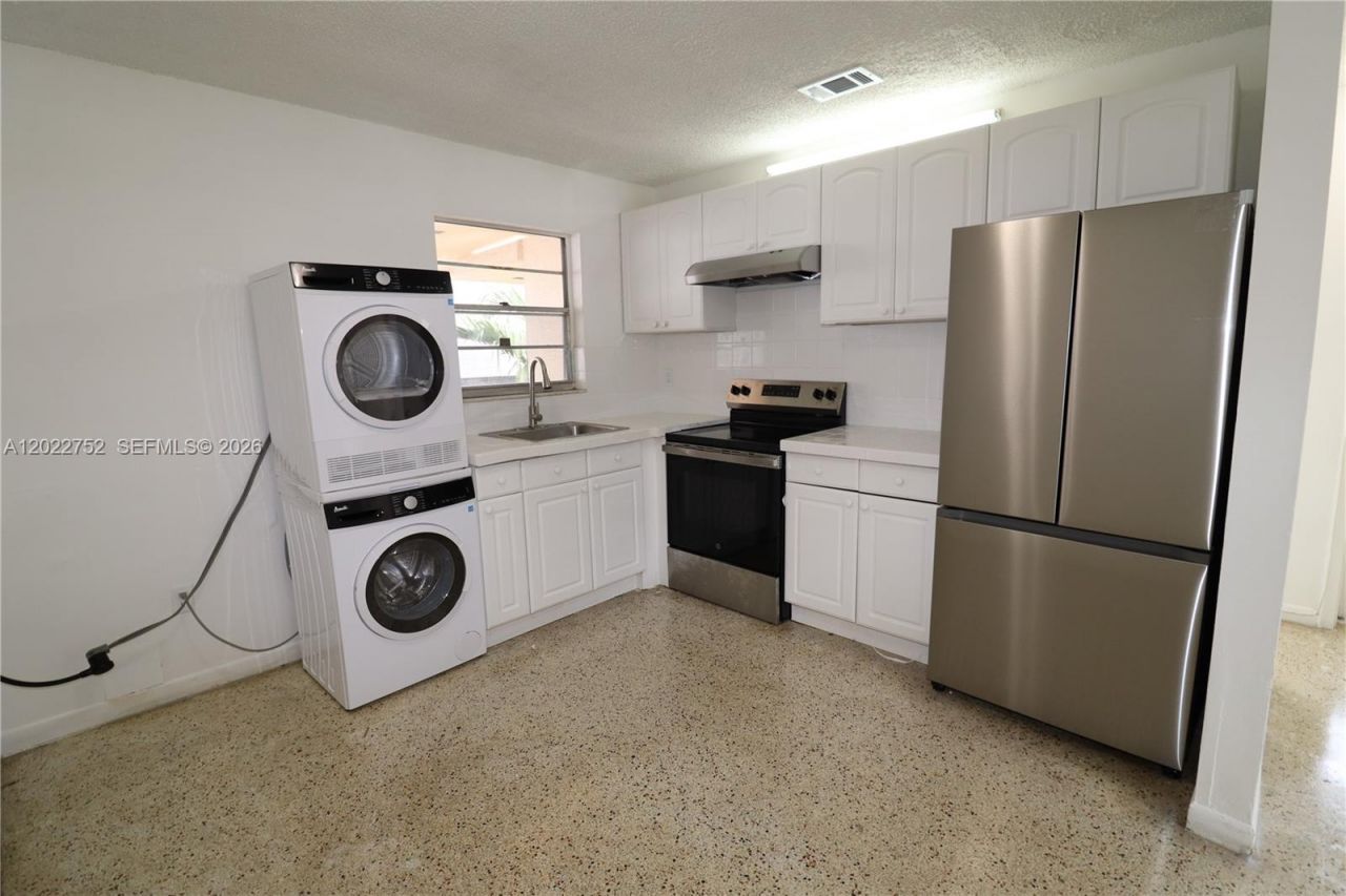 951 SW 7th St , Unit 5, Miami, FL 33130 Photo