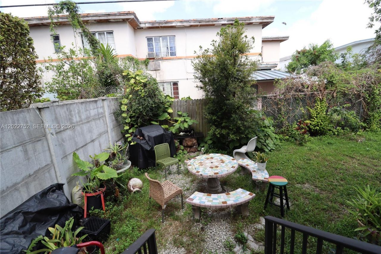 951 SW 7th St , Unit 5, Miami, FL 33130 Photo