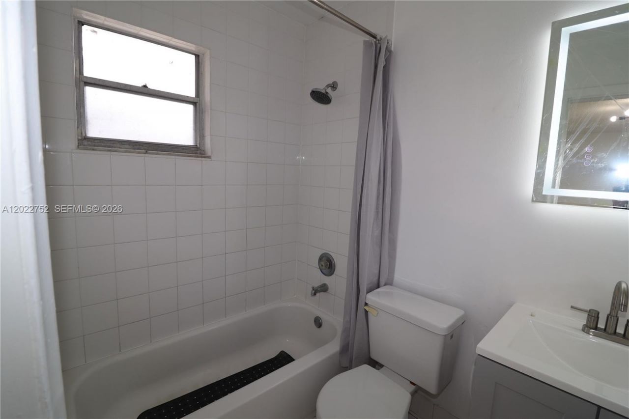951 SW 7th St , Unit 5, Miami, FL 33130 Photo