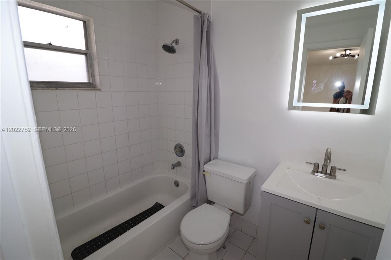 951 SW 7th St , Unit 5, Miami, FL 33130 Photo