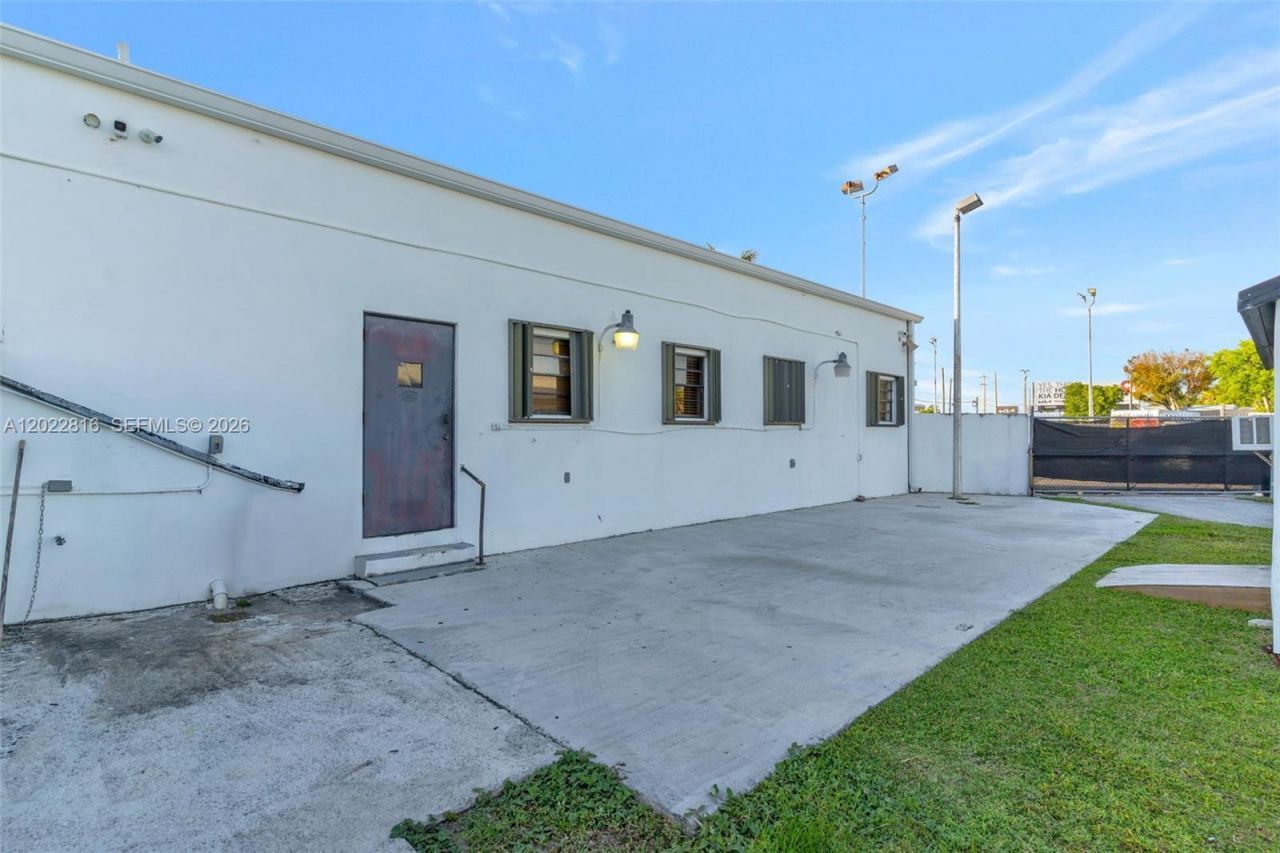 30005 S Dixie Highway , Homestead, FL 33033 Photo