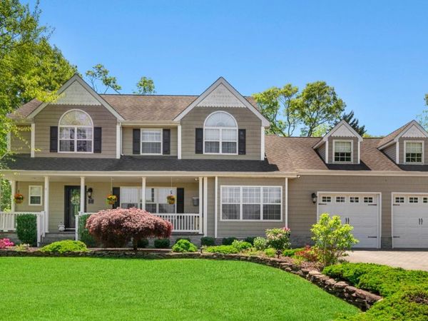 4 Vera Court, Centereach, NY 11720