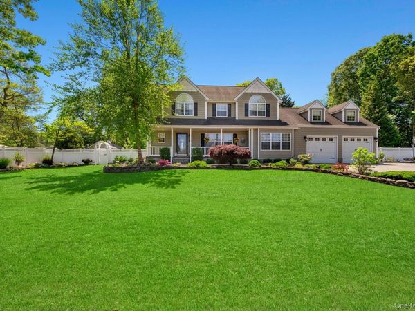 4 Vera Court, Centereach, NY 11720